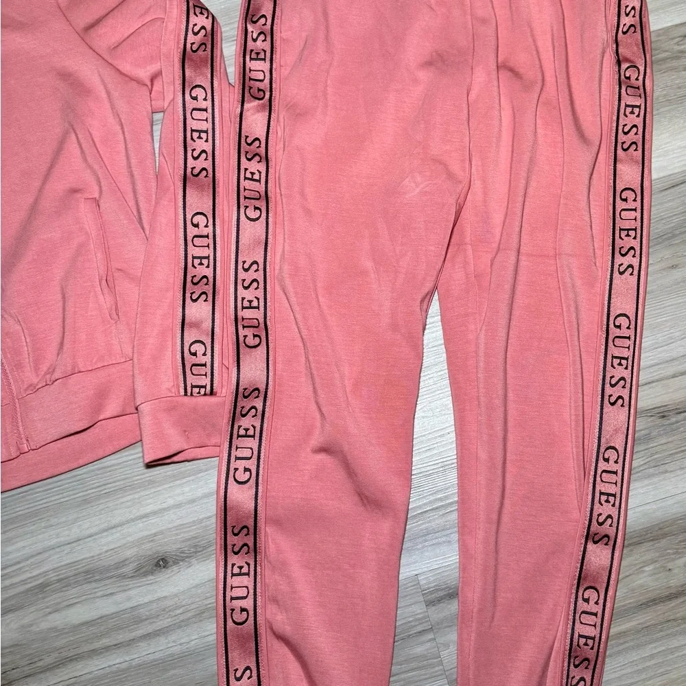 Guess logo matching outfit